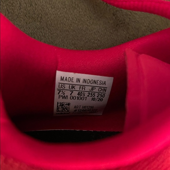 Adidas Women's Bold Red Sneakers - Picture 4 of 6